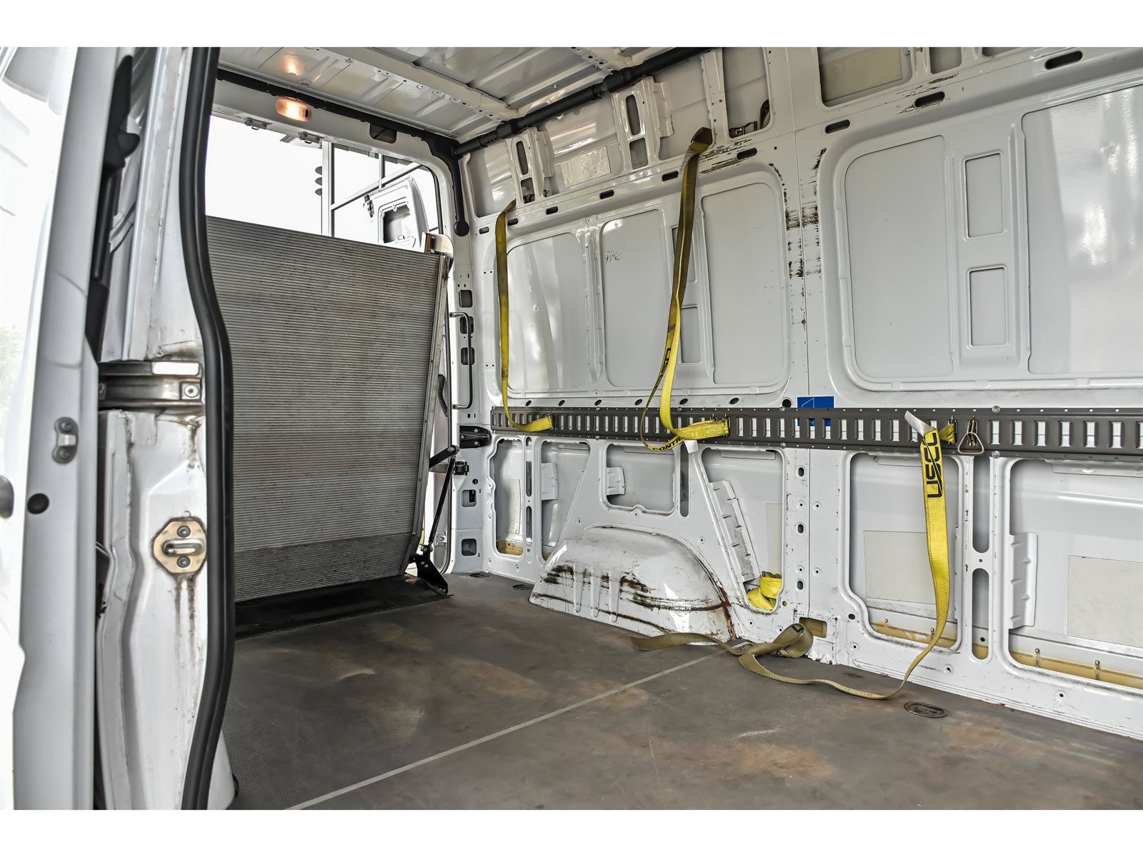 Used 2017 Mercedes-Benz Sprinter 2500 image 7
