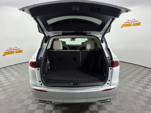 Used 2023 Buick Enclave Essence FWD image 5