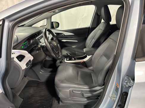 Used 2018 Chevrolet Bolt Premier w/ Driver Confidence II Package FWD image 3