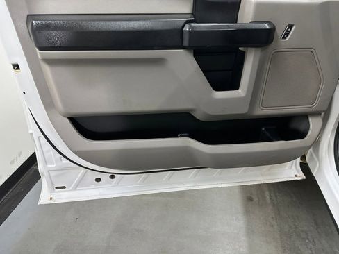Used 2017 Ford F250 XL w/ Power Equipment Group AWD/4WD image 32