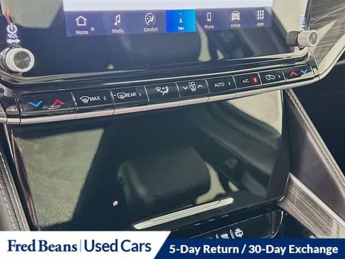 Used 2022 Jeep Wagoneer Series III w/ Premium Group I AWD/4WD image 21