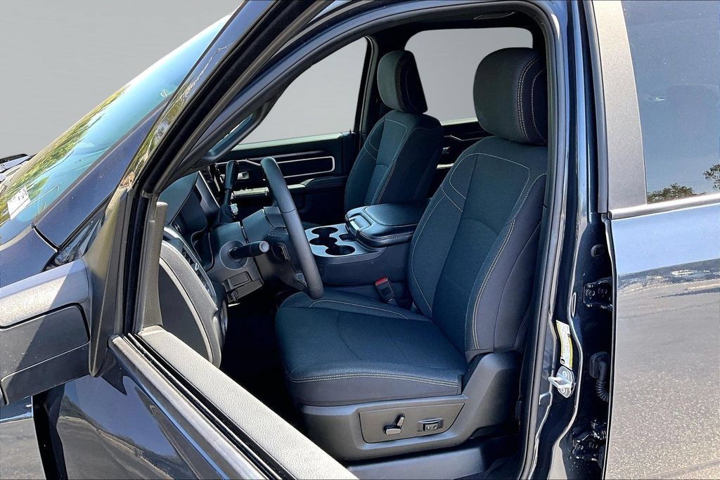 Certified 2026 RAM 2500 Big Horn AWD/4WD image 3