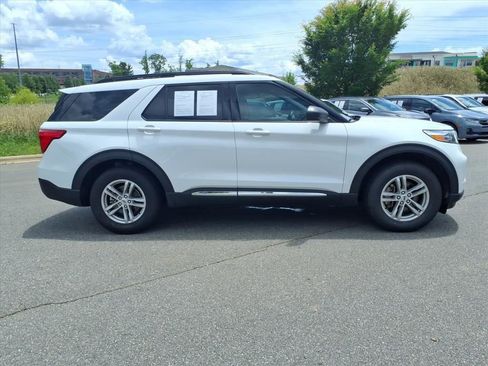 Used 2024 Ford Explorer XLT w/ Equipment Group 202A RWD image 31