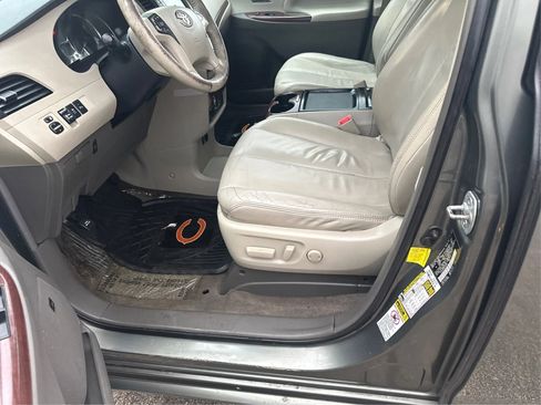 Used 2011 Toyota Sienna XLE w/ XLE Navigation Pkg FWD image 10