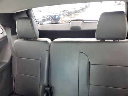Used 2021 Chevrolet Traverse LT image 15