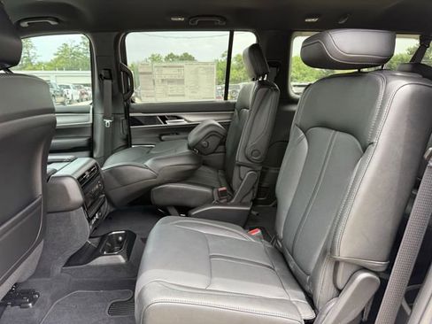 New 2025 Jeep Wagoneer L Series II AWD/4WD image 18