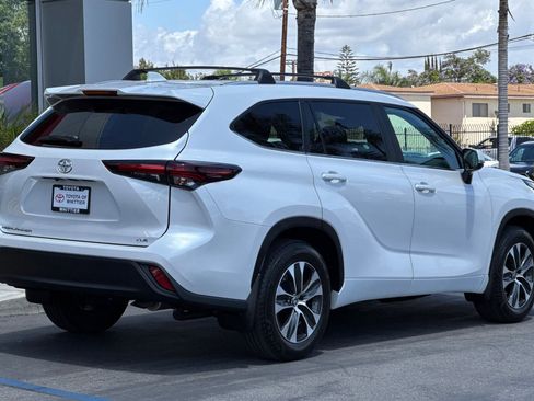 Certified 2024 Toyota Highlander XLE FWD image 5