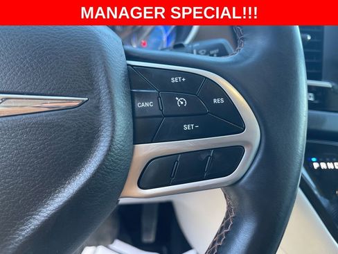 Used 2018 Chrysler Pacifica Touring-L image 22