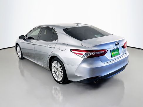 Used 2019 Toyota Camry XLE w/ Sunroof Package image 7