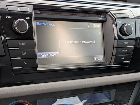 Used 2015 Toyota Corolla LE image 21