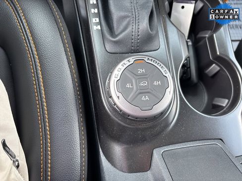 Used 2023 Ford Bronco Badlands image 12
