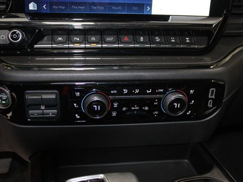 Used 2024 Chevrolet Silverado 1500 ZR2 w/ Technology Package image 38