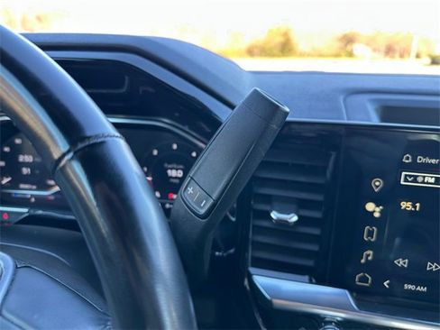 Used 2024 GMC Sierra 1500 SLT image 25