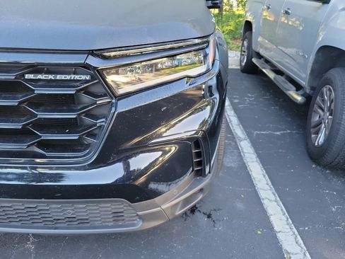 Used 2025 Honda Pilot Black Edition image 6