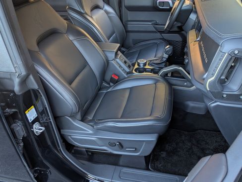 Used 2025 Ford Bronco Badlands image 20