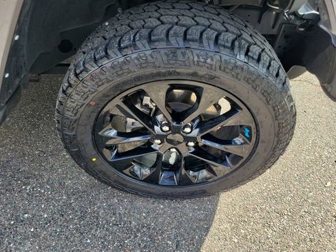 Used 2022 Jeep Wrangler Unlimited Sahara image 6