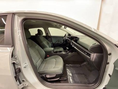 Used 2025 Kia K4 EX FWD image 23
