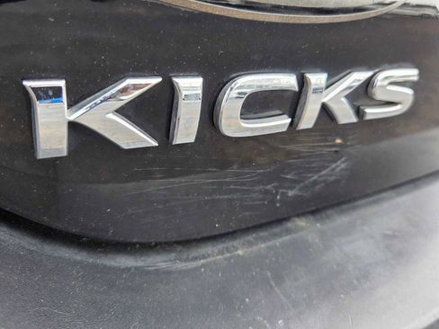 Used 2019 Nissan Kicks S FWD image 11
