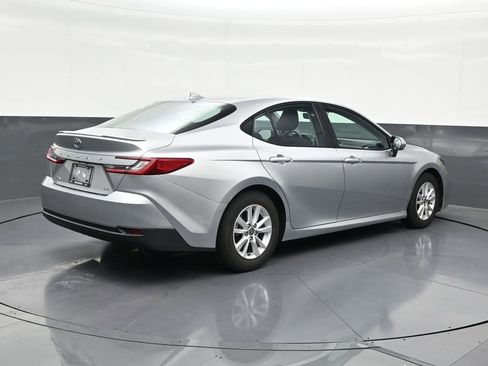 Used 2025 Toyota Camry LE w/ Convenience Package FWD image 5