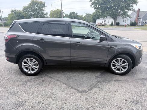 Used 2017 Ford Escape SE FWD image 22