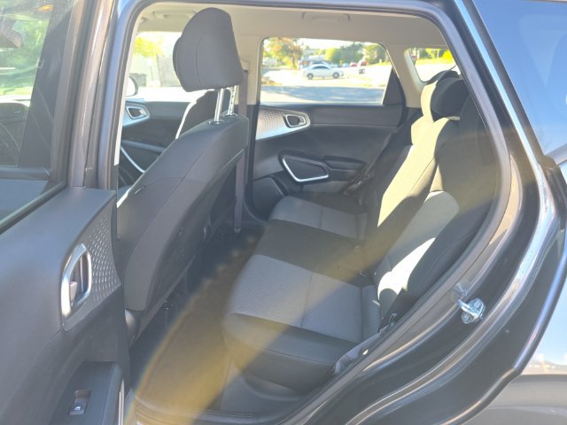 Used 2023 Kia Soul LX w/ LX Technology Package FWD image 22