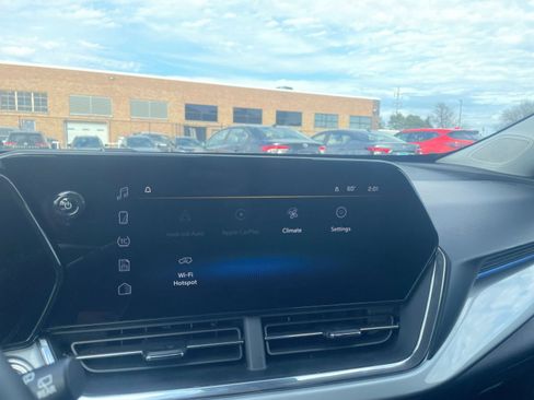 Used 2025 Chevrolet Trax LT w/ LT Convenience Package image 20