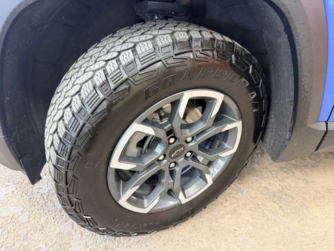 Used 2025 Chevrolet Equinox ACTIV w/ Safety and Technology Package FWD image 20