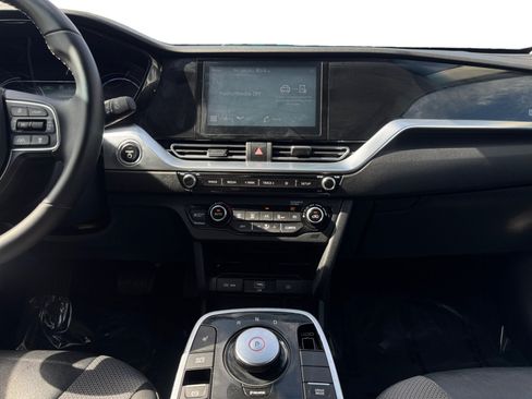 Used 2022 Kia Niro EX FWD image 11
