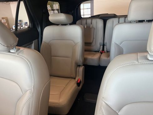 Used 2019 Ford Explorer XLT w/ Equipment Group 202A image 15