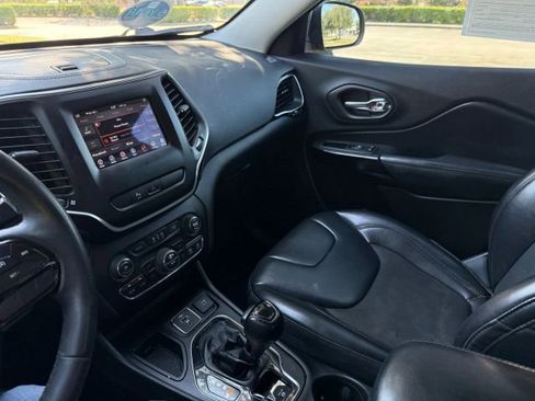 Used 2020 Jeep Cherokee Latitude Plus image 23