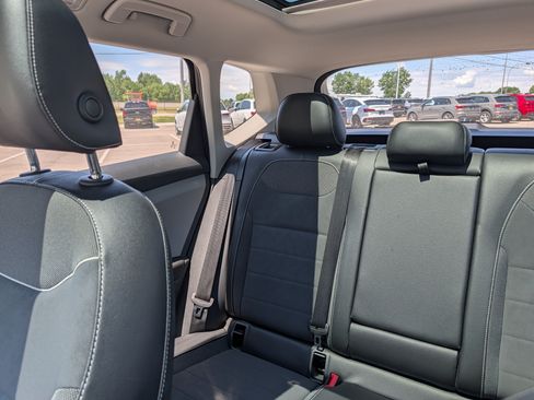 Certified 2023 Volkswagen Taos SE w/ Panoramic Sunroof Package AWD/4WD image 12