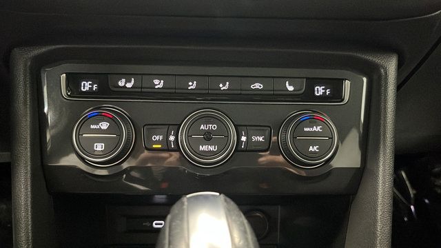 Used 2021 Volkswagen Tiguan SEL AWD/4WD image 20