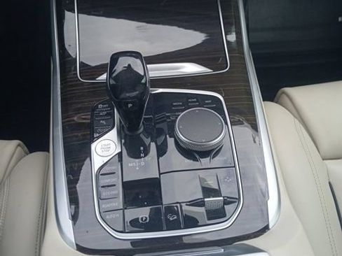 Used 2020 BMW X7 xDrive40i w/ Premium Package AWD/4WD image 22