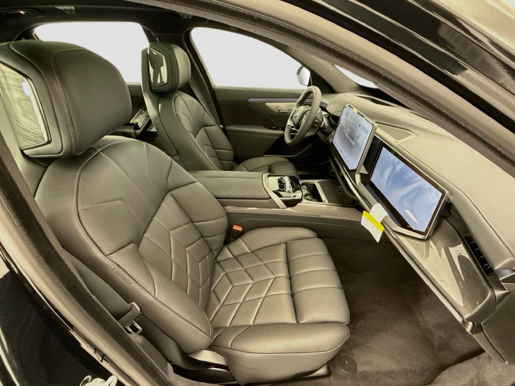 New 2027 BMW 740i w/ Premier Package RWD image 19