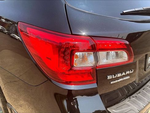 Used 2018 Subaru Outback 2.5i Limited AWD/4WD image 28