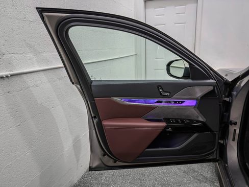 Used 2025 BMW 760i xDrive w/ Executive Package AWD/4WD image 11