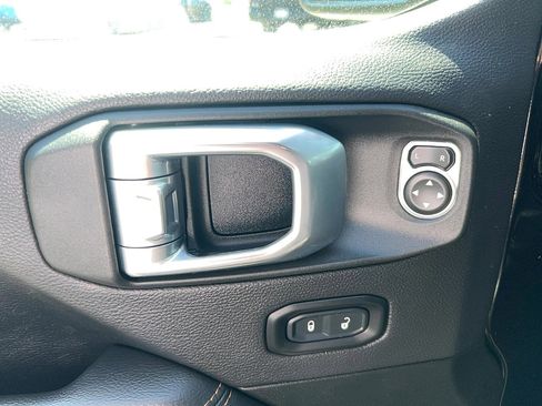 Used 2022 Jeep Wrangler Unlimited Sahara image 14