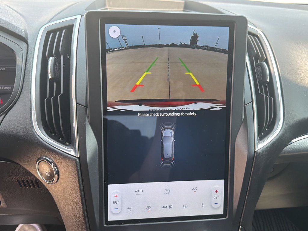 Used 2022 Ford Edge Titanium w/ Class II Trailer Tow Package AWD/4WD image 32