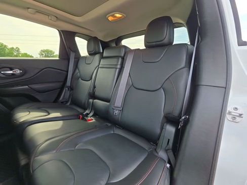 Used 2016 Jeep Cherokee Trailhawk w/ Comfort/Convenience Group AWD/4WD image 29