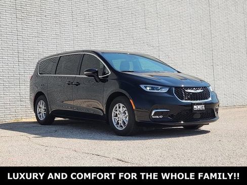 New 2025 Chrysler Pacifica Select FWD image 2
