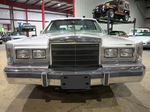 Used 1988 Lincoln Town Car Signature RWD image 13