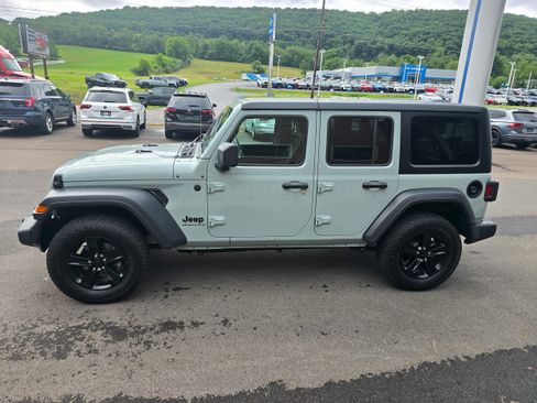 Used 2023 Jeep Wrangler Unlimited Sport AWD/4WD image 4