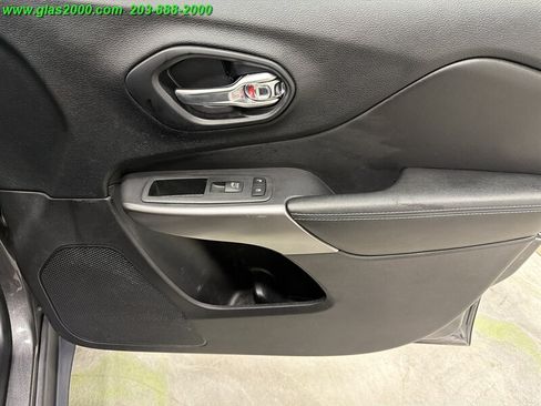 Used 2021 Jeep Cherokee Latitude Plus AWD/4WD image 26