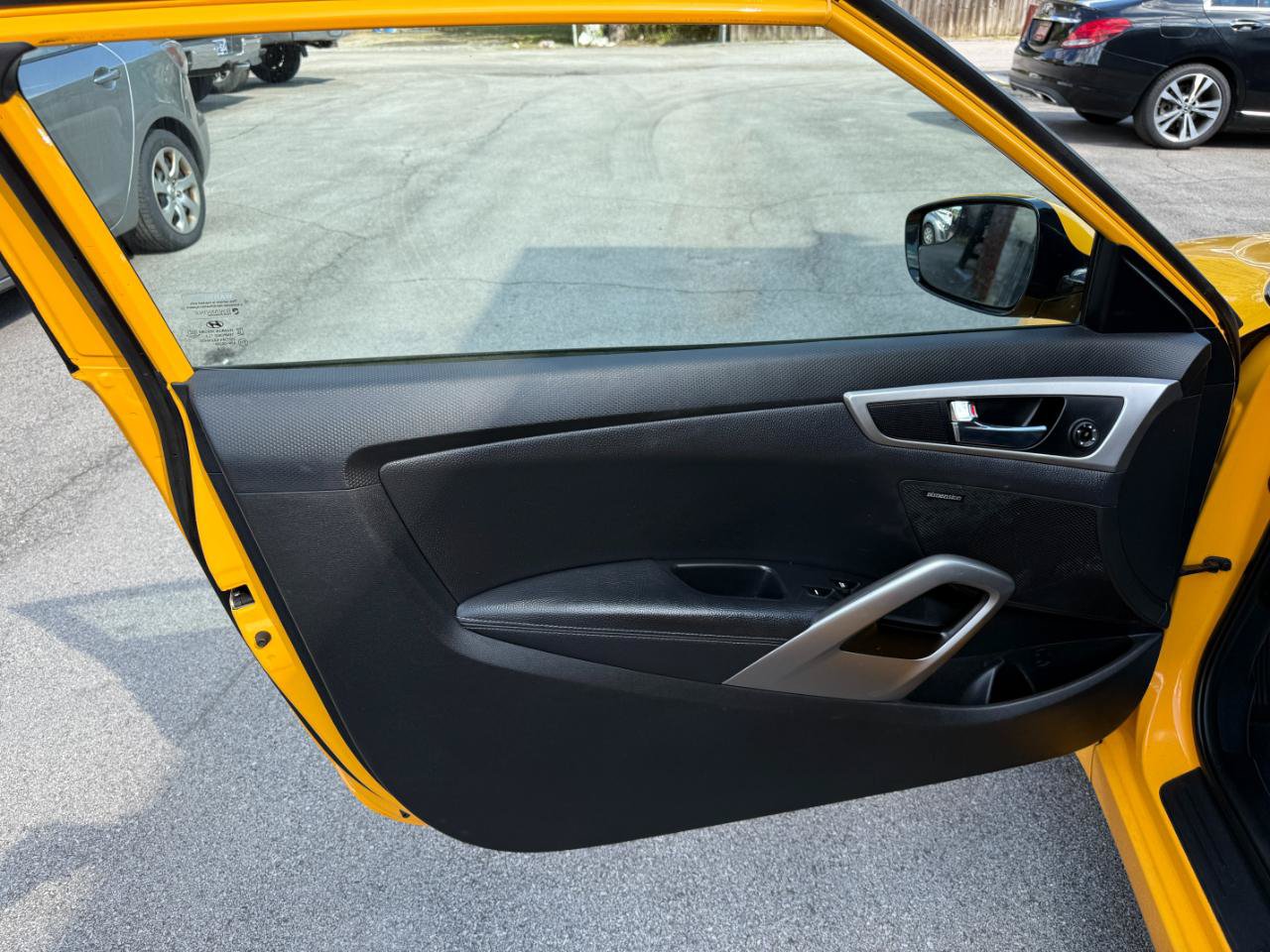 Used 2016 Hyundai Veloster w/ Option Group 03 FWD image 12