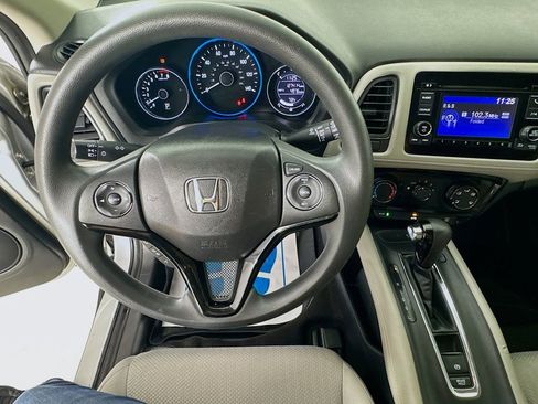 Used 2016 Honda HR-V LX image 12