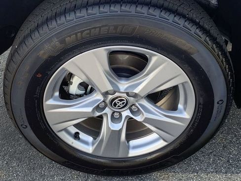 Certified 2025 Toyota RAV4 LE AWD/4WD image 33