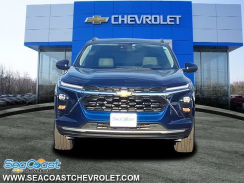 Used 2024 Chevrolet Trax LT w/ Driver Confidence Package image 2