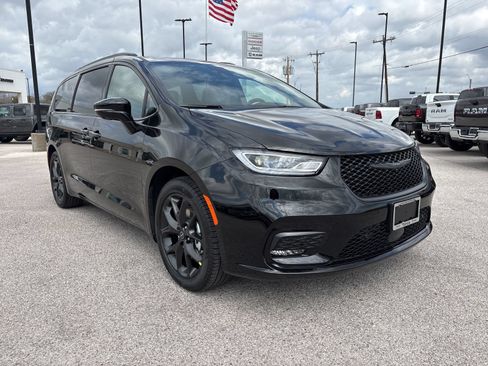 New 2026 Chrysler Pacifica Limited w/ S Appearance Package FWD image 7