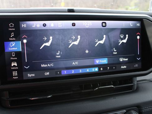 Used 2024 Jeep Wrangler Sahara image 31