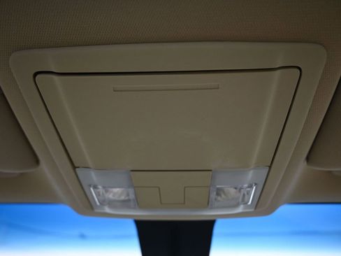 Used 2017 Ford Taurus SE image 22